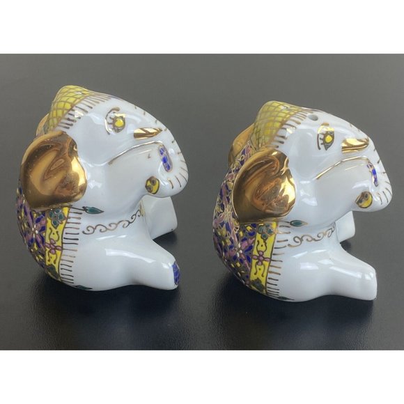 Elephant Salt and Pepper Shakers Collectables India Decor Anthropomorph Vintage - Picture 1 of 9